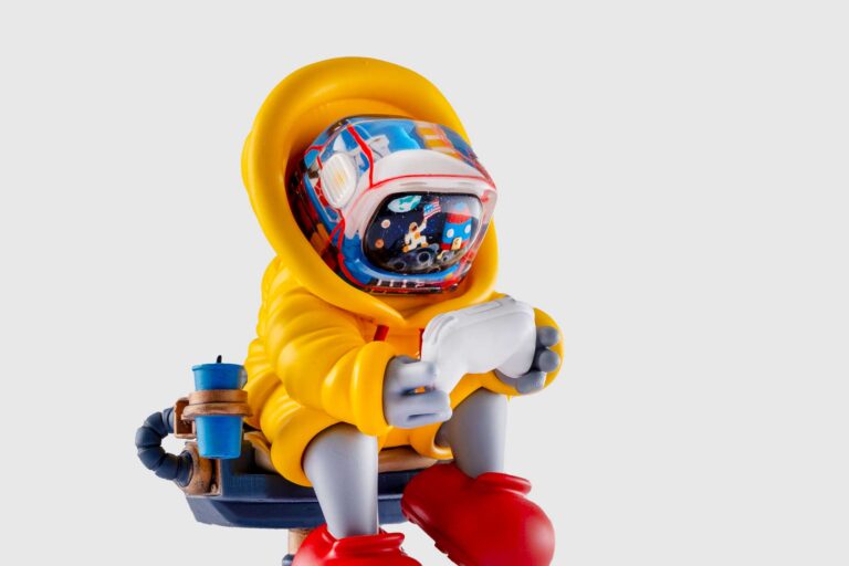 arcade cabinets series – stand boy art toy