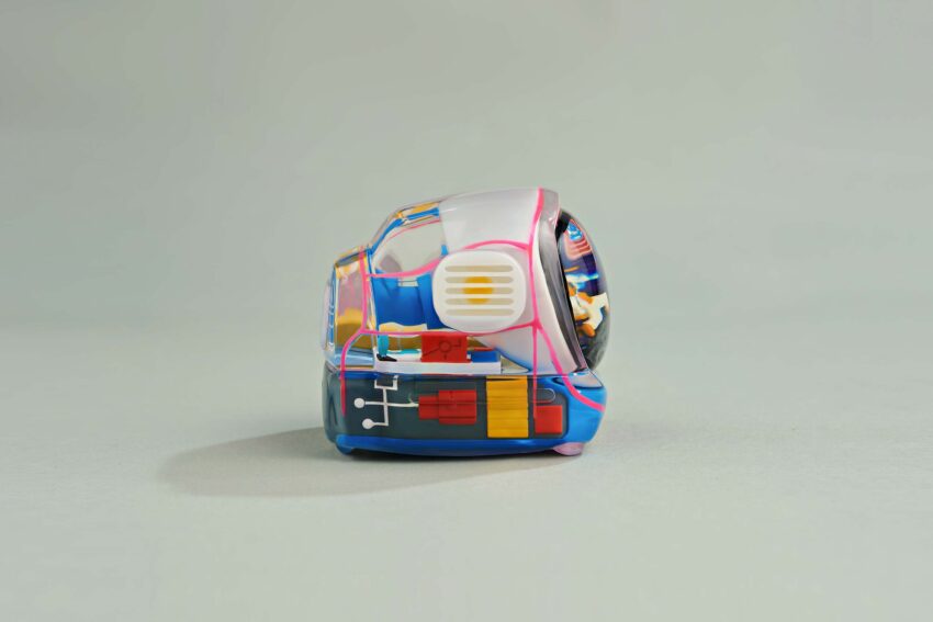 retro tv series – life on planets artisan keycap 125