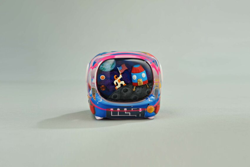 retro tv series – life on planets artisan keycap 126